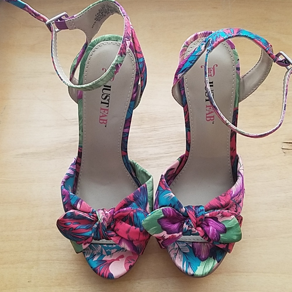 Size 6 tropical style heels